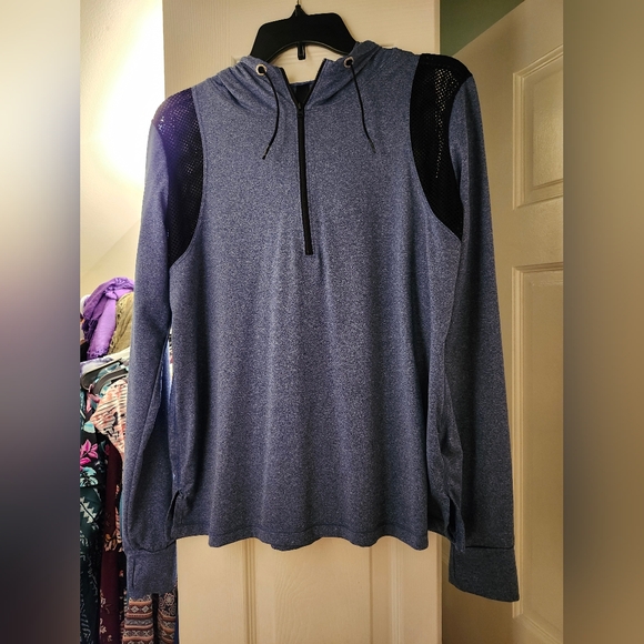 Athletic long sleeve - Picture 2 of 3